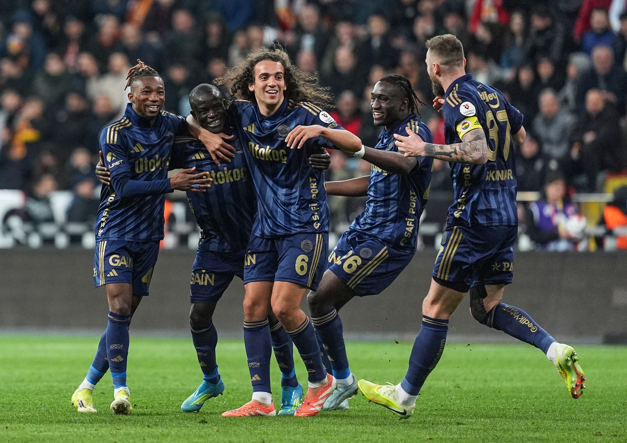 “Fənərbağça”dan darmadağın