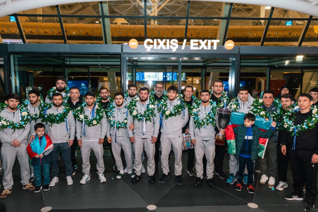 Avropa çempionu olan millimiz vətənə qayıdıb