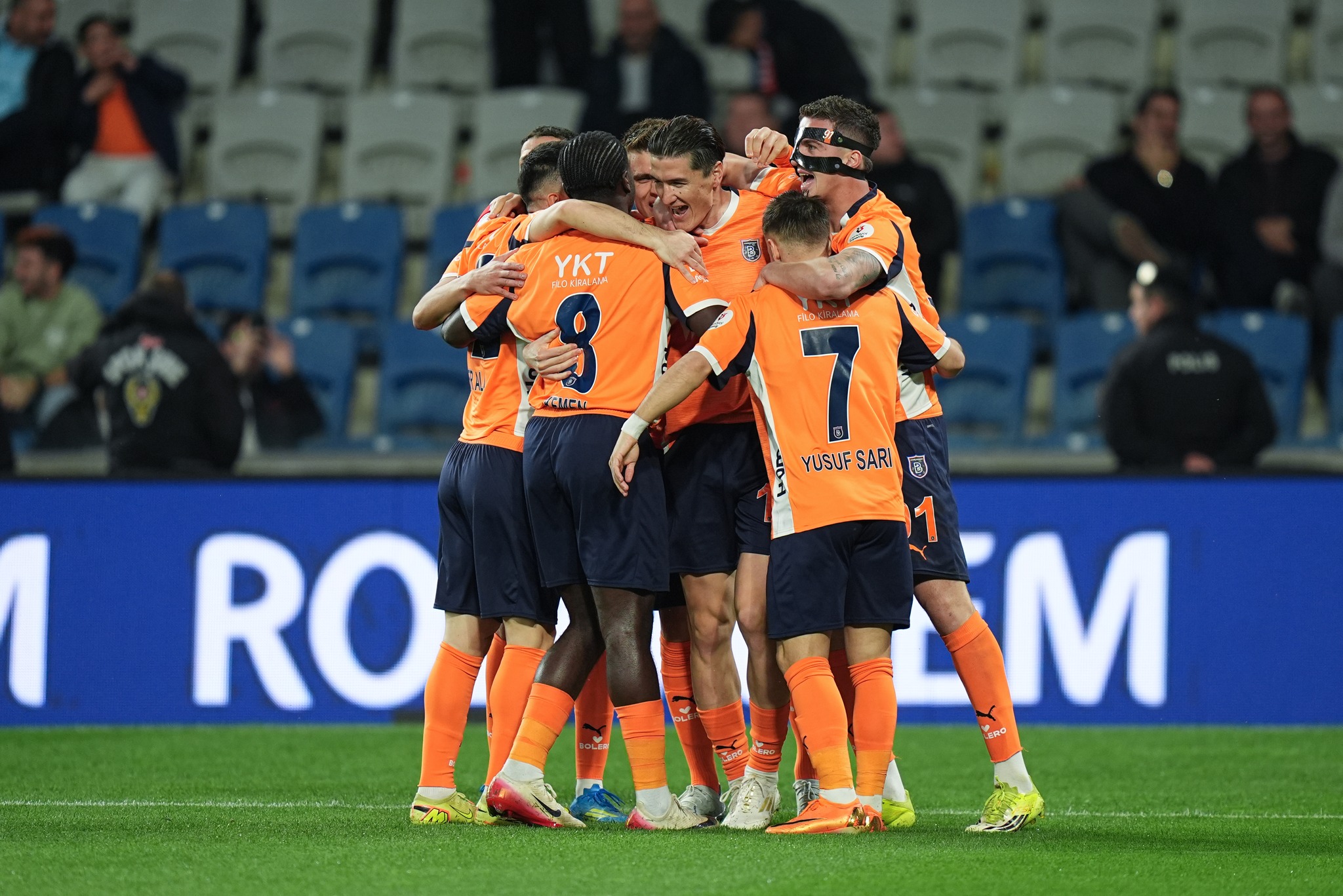 &ldquo;Başakşəhər&rdquo;dən darmadağın