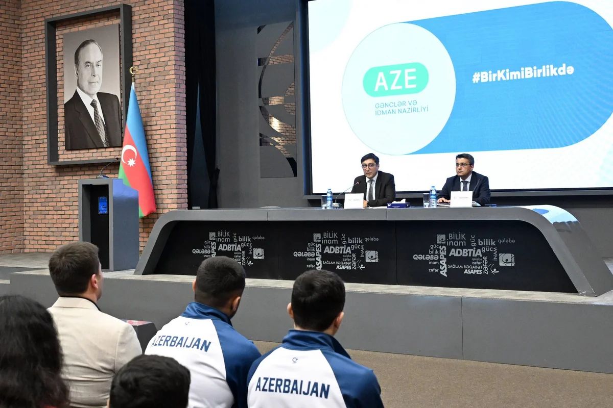 Fərid Qayıbov beynəlxalq yarışlarda uğur qazanan idmançılarla görüşüb