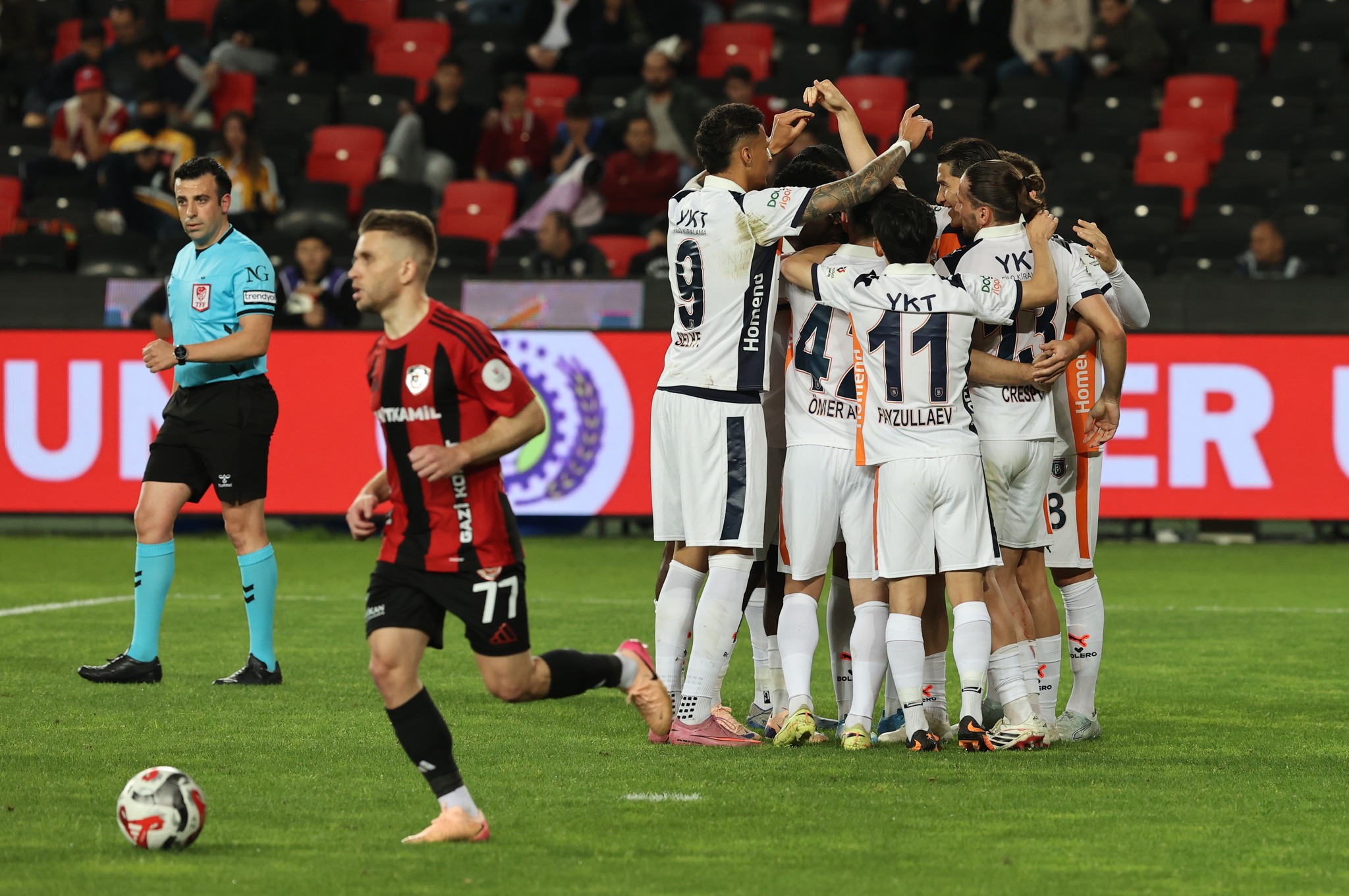 &ldquo;Başakşəhər&rdquo;dən mövsümün son oyununda çətin qələbə