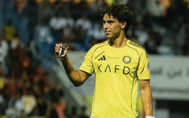 Feliks mövsümün ən yaxşı futbolçusu seçildi