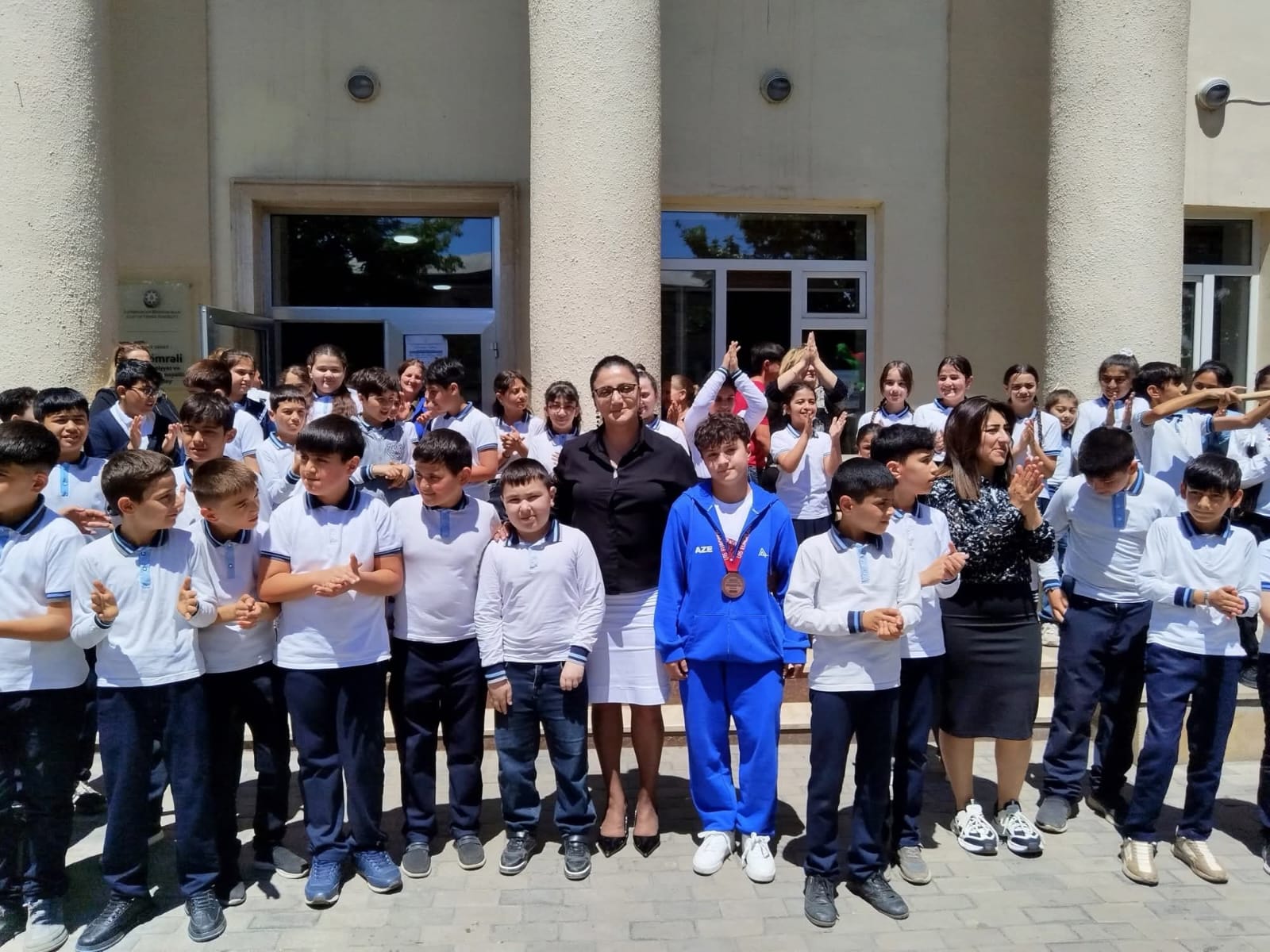 Avropa Çempionatının medalçısı oxuduğu məktəbdə təntənə ilə qarşılandı