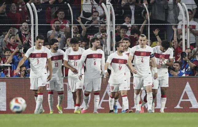 Türkiyə millisindən darmadağın