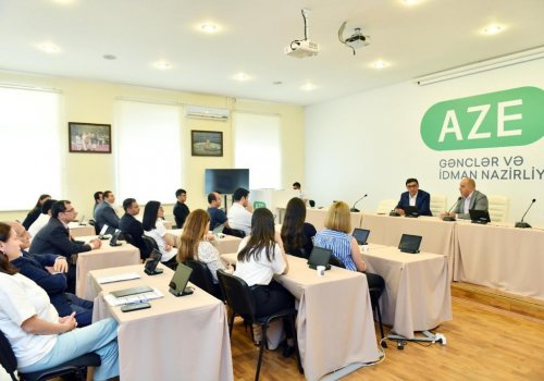 Şahmat Olimpiadasında iştirak edəcək milli üzvləri ilə görüş keçirildi