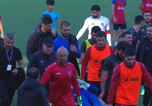 “Qarabağ”ın qapıçısı meydanı xərəkdə tərk etdi
