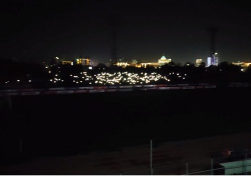 Rusiya millisinin oyunundan öncə stadionda işıqlar söndü