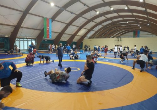 Azərbaycan güləşçiləri ilin ilk sınağına hazırlaşır - VİDEO