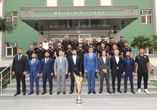 Fərid Qayıbov ÇL-in qalibi olan “Birbaşa Bakı” ilə görüşüb