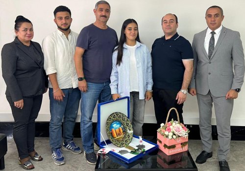 Federasiyanın kollektivi milli üzvləri və baş məşqçisi ilə görüşüb