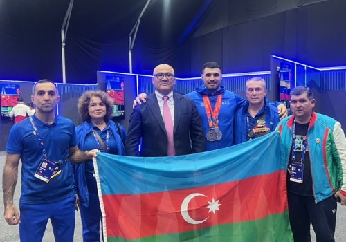 Dadaşbəylidən DÇ-də gümüş medal