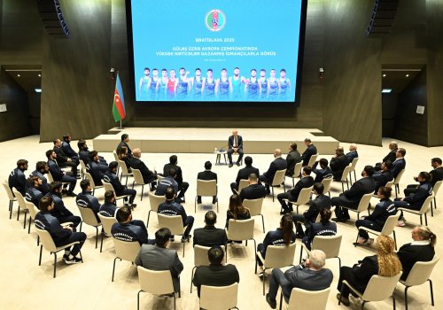 Mikayıl Cabbarov AÇ-də uğur qazanmış güləşçilərlə görüşüb