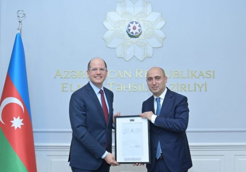 Emin Əmrullayev Beynəlxalq Basketbol Federasiyasının baş katibi ilə görüşüb