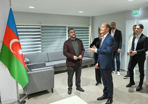 FİBA-nın baş katibi ABF əməkdaşları ilə görüşüb