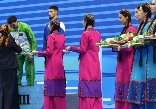 Azərbaycan güləşçilərindən Türkmənistanda üç medal