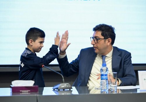 Fərid Qayıbov beynəlxalq yarışlarda uğurla çıxış etmiş idmançılarla görüşdü