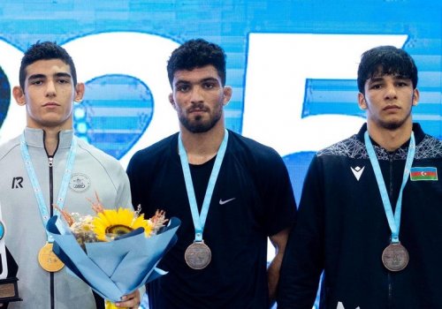 Azərbaycan güləşçilərindən İranda beş medal