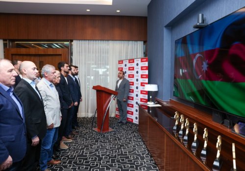 "İnturist"də nostalgiya və səmimiyyət dolu törən
