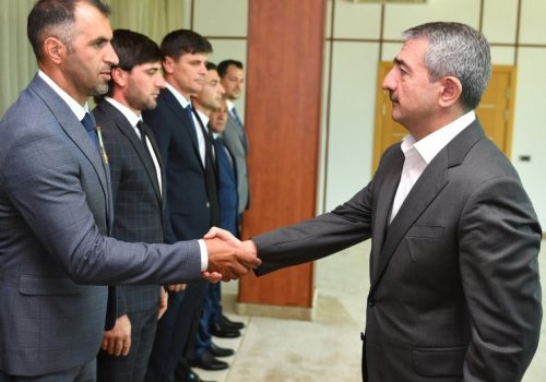 AÇ-nin qalibi olan Azərbaycanın millisi mükafatlandırılıb