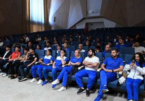 Beynəlxalq yarışlarda uğur qazanmış idmançılarla görüş keçirilib