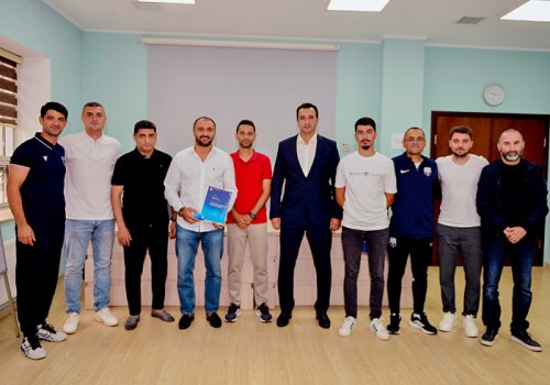 Məşqçilərə lisenziya və diplomlar təqdim olundu