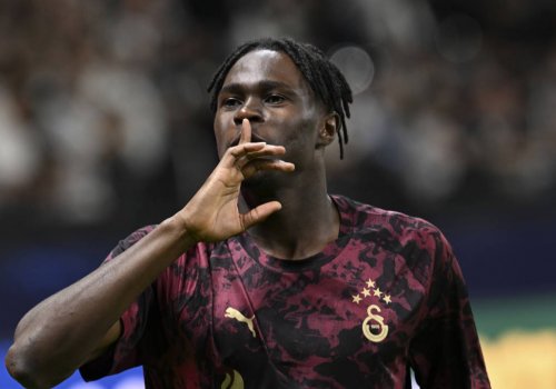 “Aston Villa” “Qalatasray”ın müdafiəçisi ilə maraqlanır