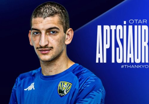 “Kəpəz” gürcü futbolçusu ilə vidalaşdı
