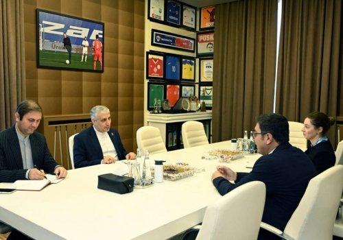 Nazir İran səfiri ilə gənclər və idman sahəsində əməkdaşlığı müzakirə edib