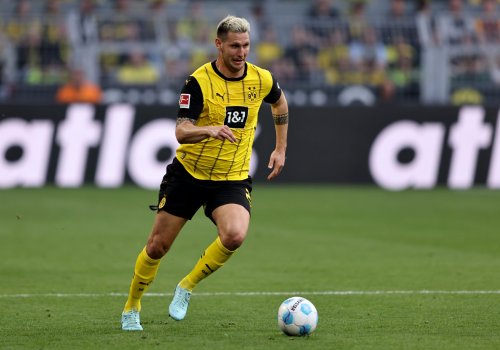 “Borussiya” müdafiəçisi ilə bağlı qərar qəbul etdi