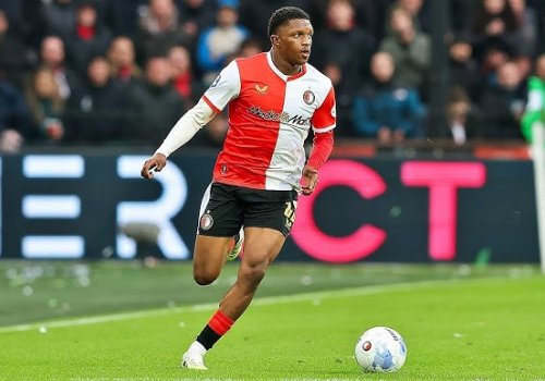 “Bayern” “Feyenoord”un müdafiəçisini əldə etmək istəyir