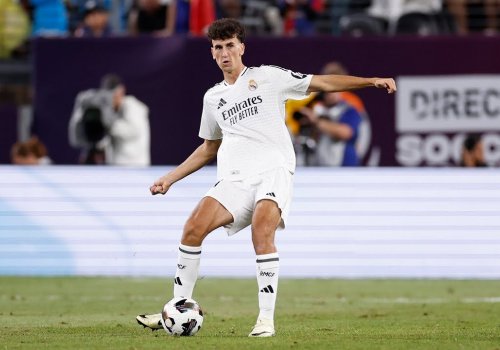 “Real” “Komo”nun müdafiəçisini diqqətində saxlayıb