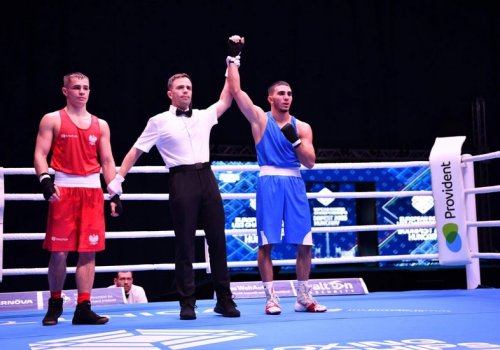 Azərbaycan boksçusu doğum günündə AÇ-nin yarımfinalına vəsiqə qazandı