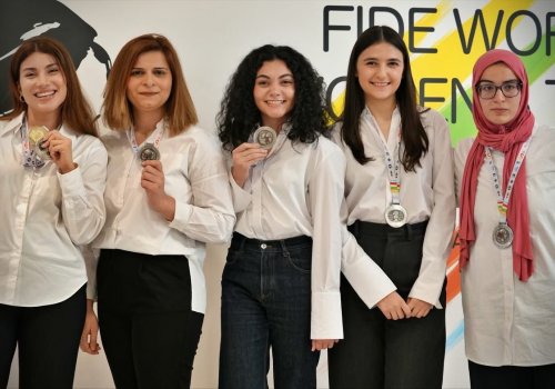 “Finalda FIDE komandasına qarşı çıxış etmək bir az ağır idi”