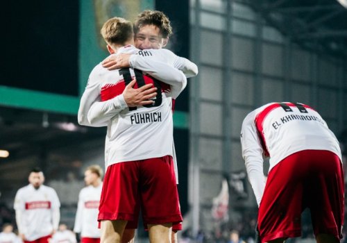 &ldquo;Ştutqart&rdquo; darmadağınla yarımfinalda