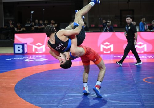 Sərbəst güləş üzrə ilk finalçılar məlum oldu