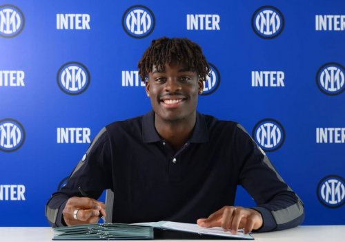 &ldquo;İnter&rdquo; müdafiəçisi ilə müqaviləsini yeniləmək üzərində çalışır