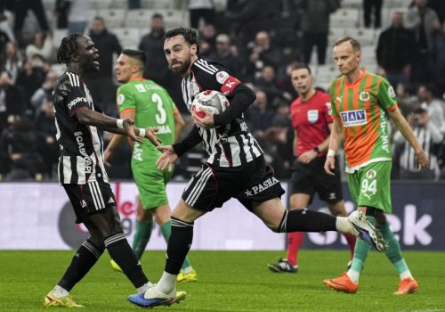 &ldquo;Beşiktaş&rdquo;dan heç-heçə, &ldquo;Qalatasaray&rdquo;dan darmadağın