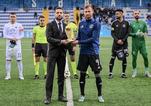 Dekabrda vurulmuş ən yaxşı qolun müəllifi mükafatlandırıldı