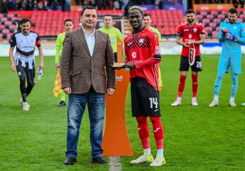 Massumu mükafatlandırıldı