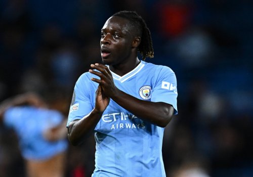 Hücumçusu &ldquo;Mançester Siti&rdquo; ilə yeni müqaviləyə təkid edir