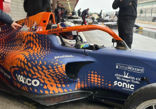 Azərbaycanlı pilot &ldquo;Formula 4&rdquo; testlərini uğurla başa vurub