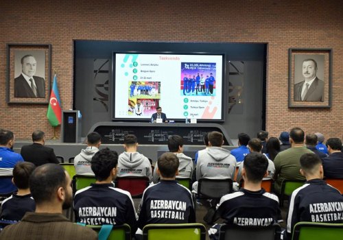 Fərid Qayıbov idmançılarla görüşdü