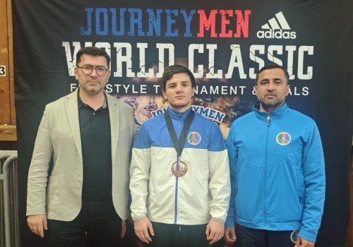 Azərbaycan güləşçisi ABŞ-də bürünc medal qazanıb