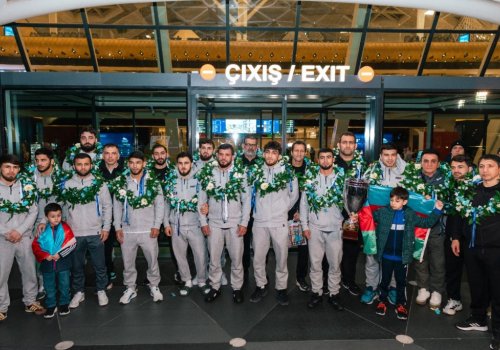 Avropa çempionu olan millimiz vətənə qayıdıb