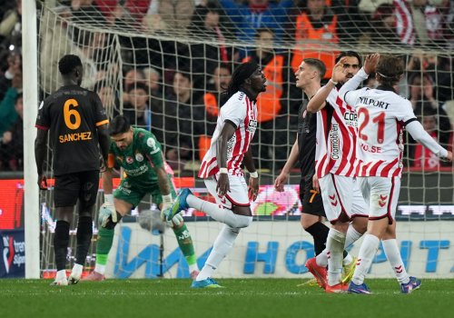 &ldquo;Qalatasaray&rdquo; darmadağına üzüldü