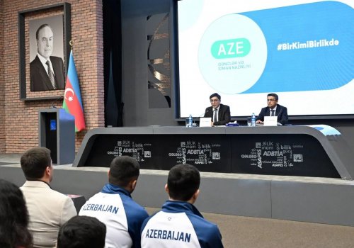 Fərid Qayıbov beynəlxalq yarışlarda uğur qazanan idmançılarla görüşüb