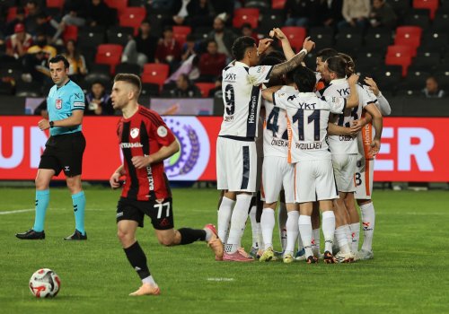 &ldquo;Başakşəhər&rdquo;dən mövsümün son oyununda çətin qələbə
