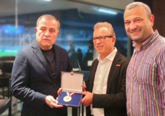 Ceyhun Bayramova Napoli–Bakı Assosiasiyasının medalı təqdim olunub